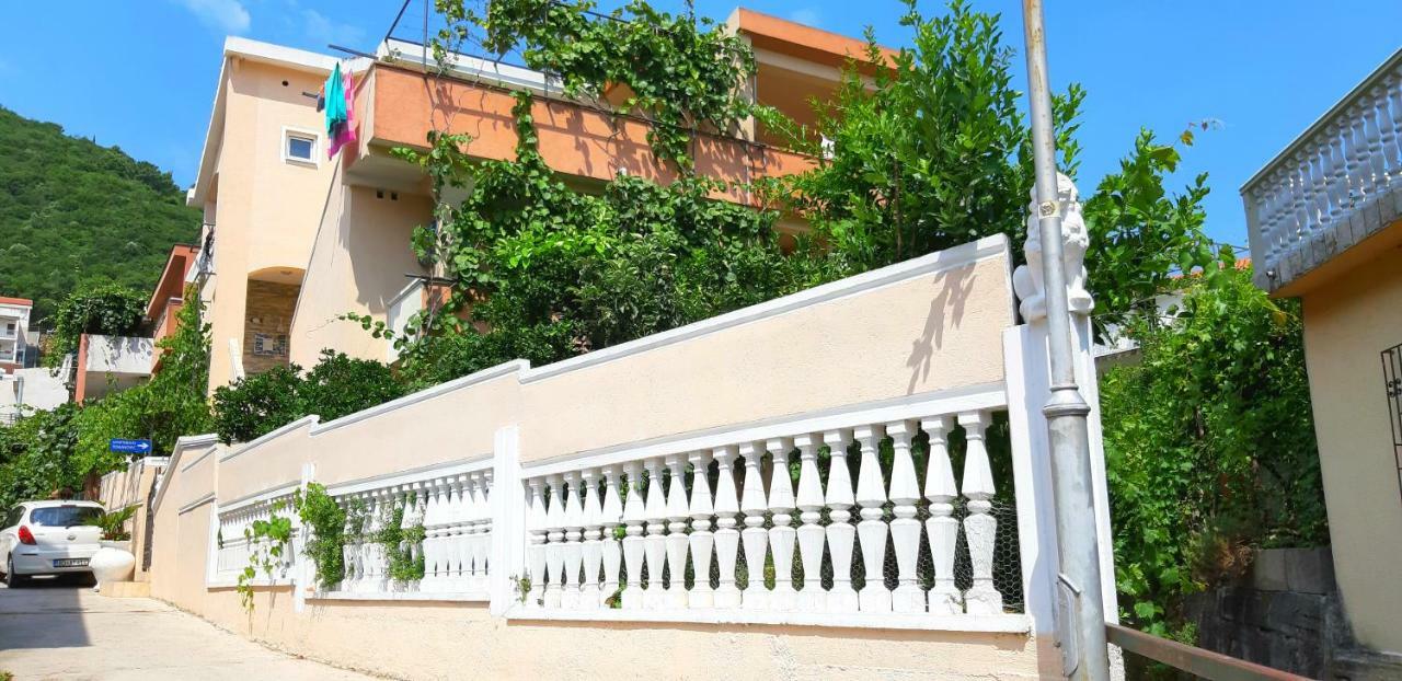 Apartments & Studios Tomanovic Будва Екстер'єр фото